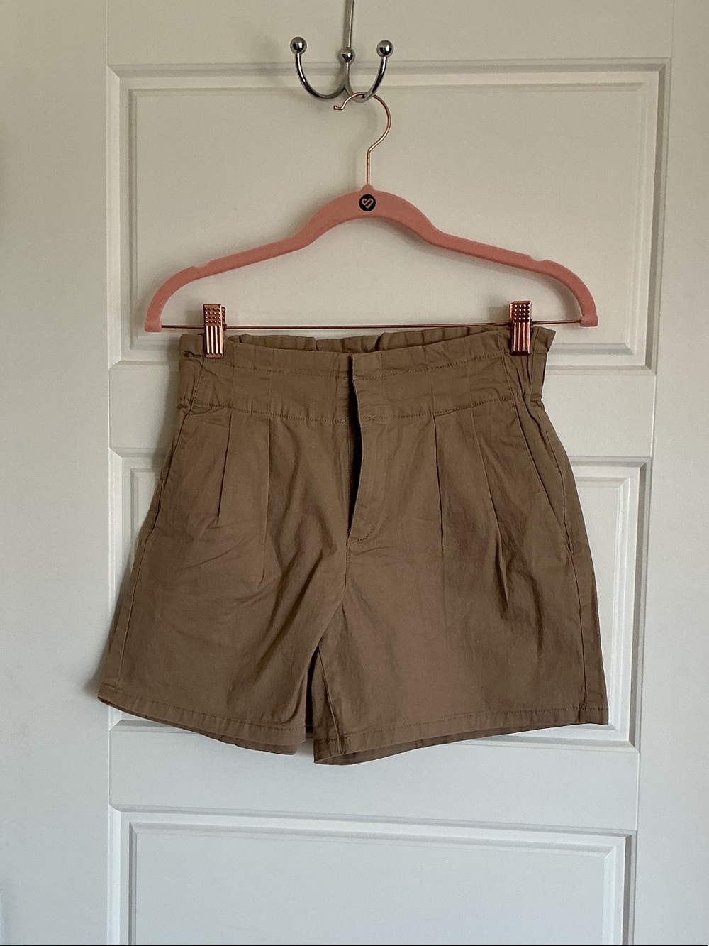 Vero Moda High-Waisted Light Clay Pleated Women’s Shorts